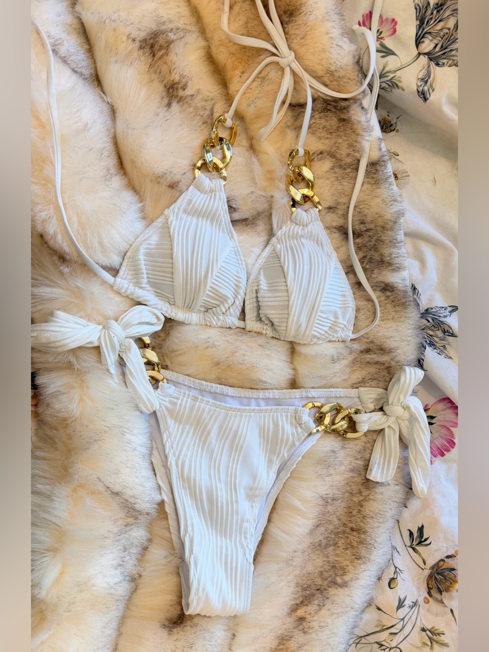 White Ribbed Chain-Accent Triangle Bikini Set - S